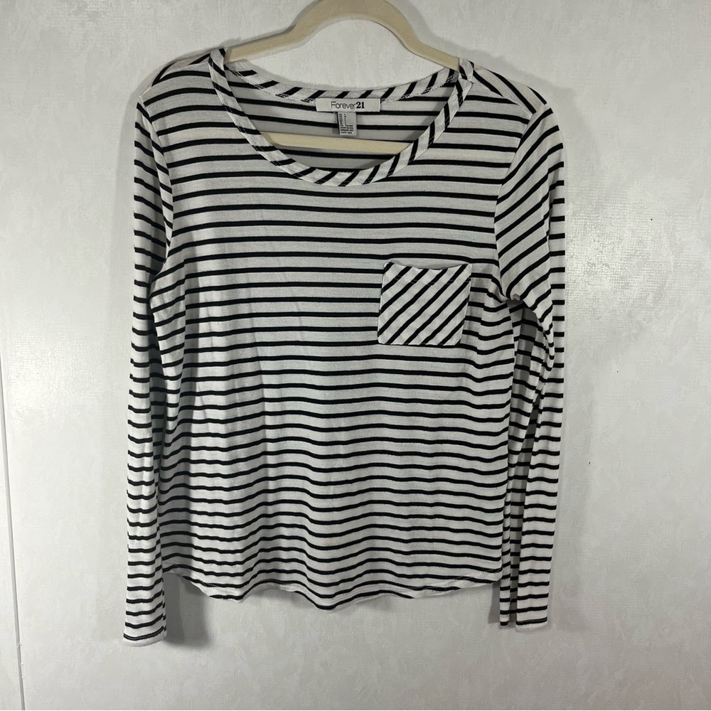 Forever 21 Black and White Striped Long Sleeve Tee Scoop Neck - Picture 2 of 7